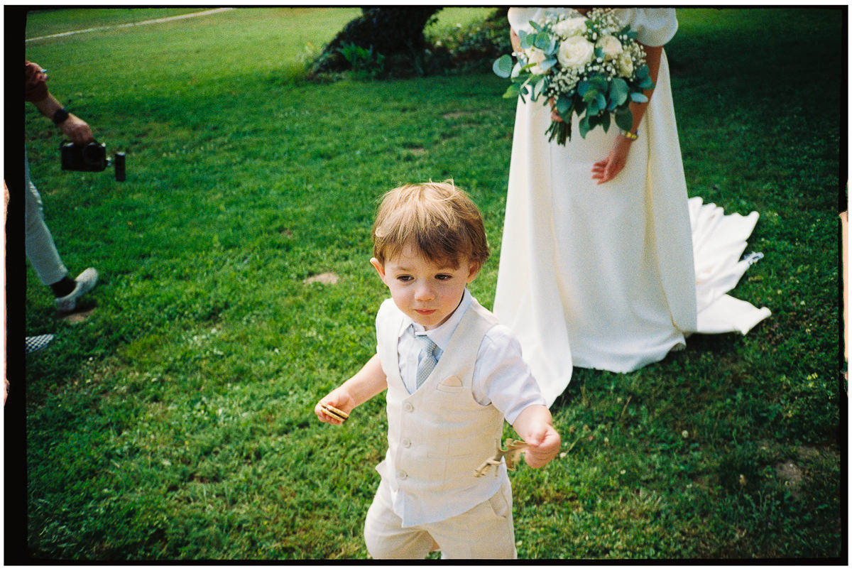 FRANCE WEDDING ON ANALOGUE FILM CHATEAU DE LA VALOUZE 017 FRANCE WEDDING ON ANALOGUE FILM CHATEAU DE LA VALOUZE 017